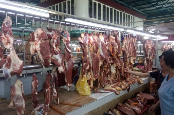 На двух рынках Бишкека отмечается нехватка говядины и баранины - Sputnik Кыргызстан