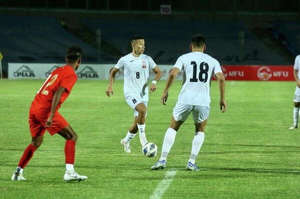 Сборная Кыргызстана обыграла команду Мьянмы со счетом 2:0 во втором туре квалификации на Кубок Азии — 2023 - Sputnik Кыргызстан