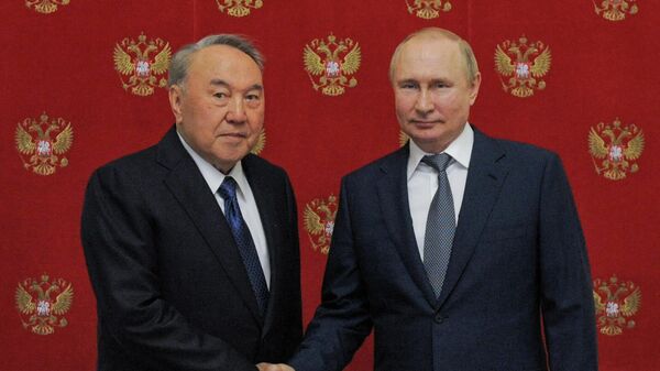 Встреча первого президента Казахстана Нурсултана Назарбаева с главой России Владимиром Путиным в Москве - Sputnik Кыргызстан
