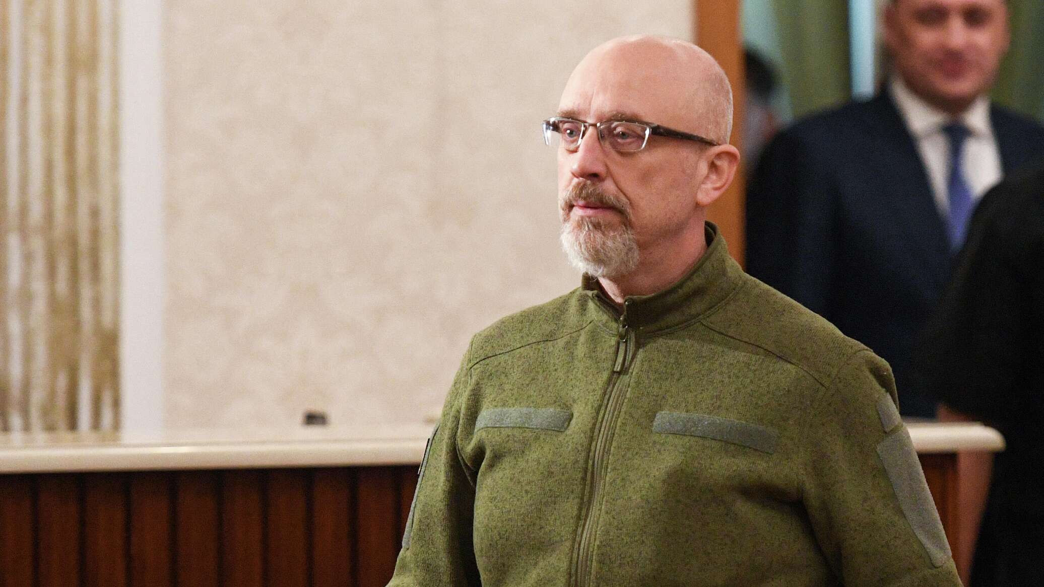 Следствие объявило в международный розыск двух бывших министров обороны Украины