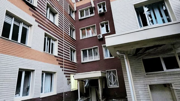 Роддом в Донецке, на крышу которого попал снаряд ВСУ - Sputnik Кыргызстан