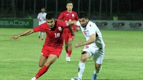 Сборная Кыргызстана во время матча с Таджикистаном - Sputnik Кыргызстан