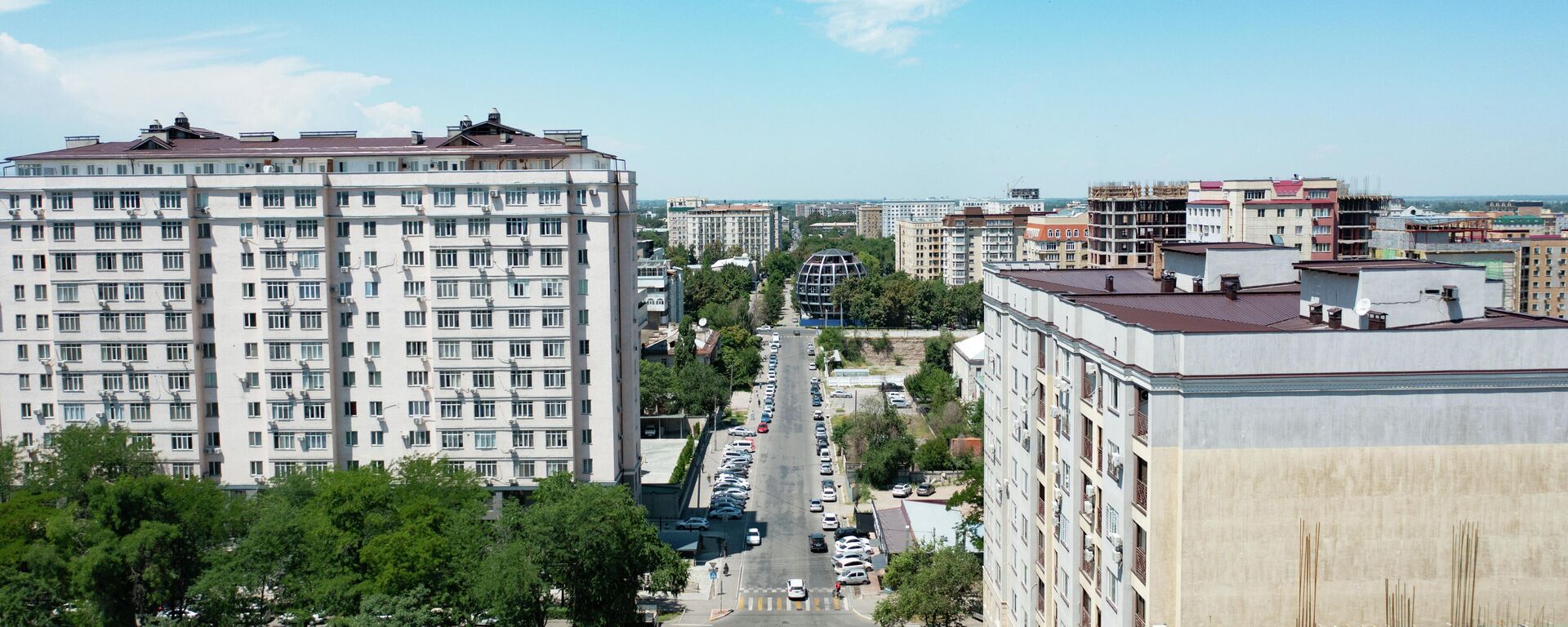 Вид на жилые дома в центре Бишкека. Архивное фото - Sputnik Кыргызстан, 1920, 11.08.2025