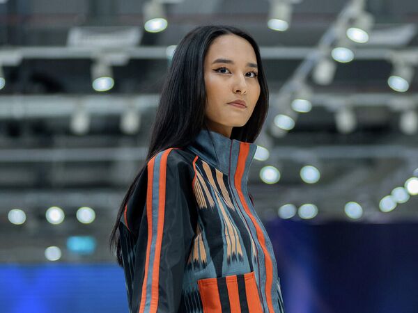 Модельеры активно использовали этностиль и народные традиции при создании коллекций одежды - Sputnik Кыргызстан