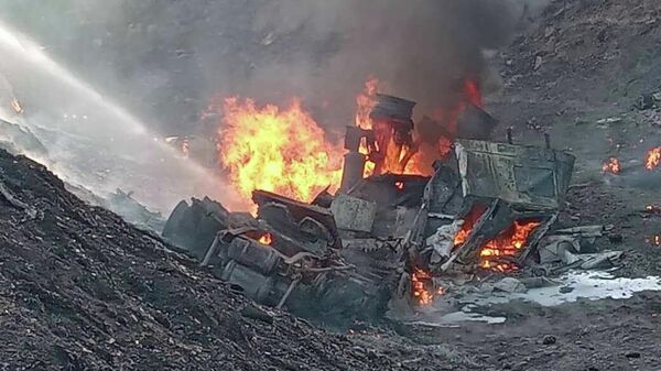 В Джалал-Абадской области сгорел бензовоз, погиб водитель - Sputnik Кыргызстан
