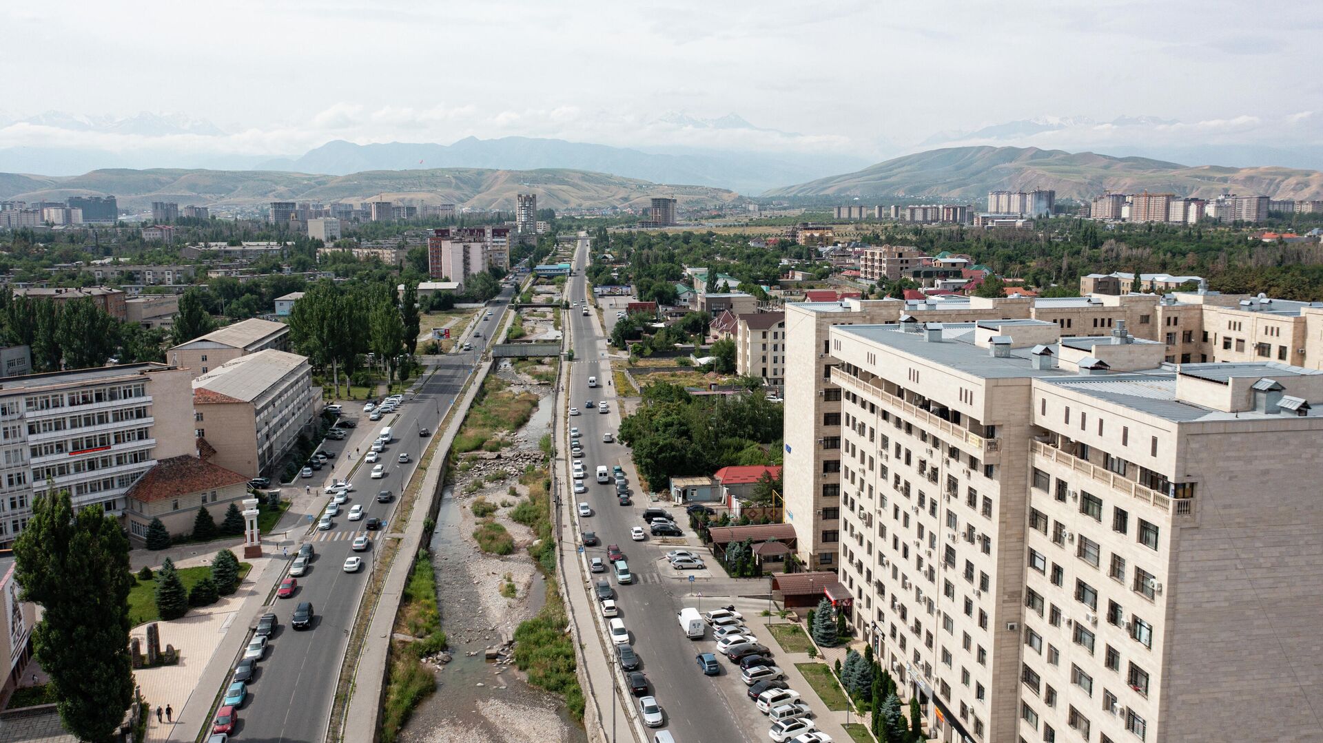 Вид на улицу Малдыбаева и реку Ала-Арча в Бишкеке - Sputnik Кыргызстан, 1920, 24.06.2022