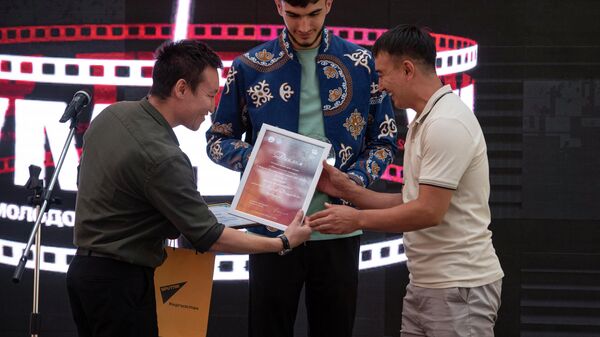 Награждение победителей Форума молодого кино стран СНГ Умут - Sputnik Кыргызстан