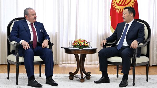 Встреча Садыра Жапарова с председателем парламента Турции Мустафой Шентопом - Sputnik Кыргызстан