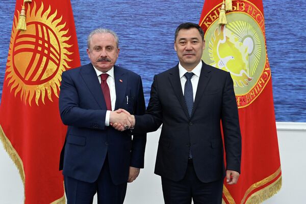 По словам Жапарова, новые отношения на тюркском пространстве должны стать образцом межгосударственных взаимоотношений нового времени - Sputnik Кыргызстан