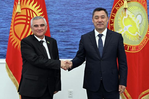 Также на мероприятии выступил председатель мажилиса Казахстана Ерлан Кошанов - Sputnik Кыргызстан