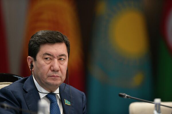 Председателем ТюркПА в 2021 году был глава Мажилиса парламента Казахстана Ерлан Кошанов - Sputnik Кыргызстан