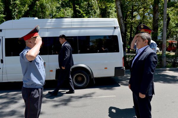 Председатель кабмина Акылбек Жапаров посетил МВД КР, где ознакомился с работой Центра оперативного управления по обеспечению безопасности граждан и охраны общественного порядка - Sputnik Кыргызстан