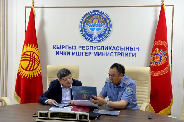 Глава МВД Улан Ниязбеков рассказал об увеличении количества камер видеонаблюдения, необходимых для обеспечения безопасности населения - Sputnik Кыргызстан