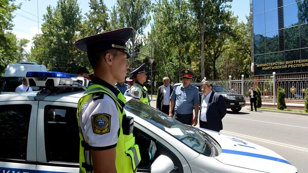 Председатель кабинета министров Акылбек Жапаров посетил ознакомился с работой Центра оперативного управления по обеспечению безопасности граждан и охраны общественного порядка - Sputnik Кыргызстан