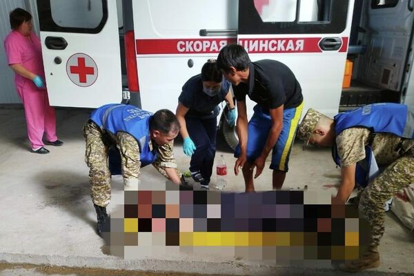 По информации министерства, пять человек занимались копательными работами на улице Жантаева - Sputnik Кыргызстан