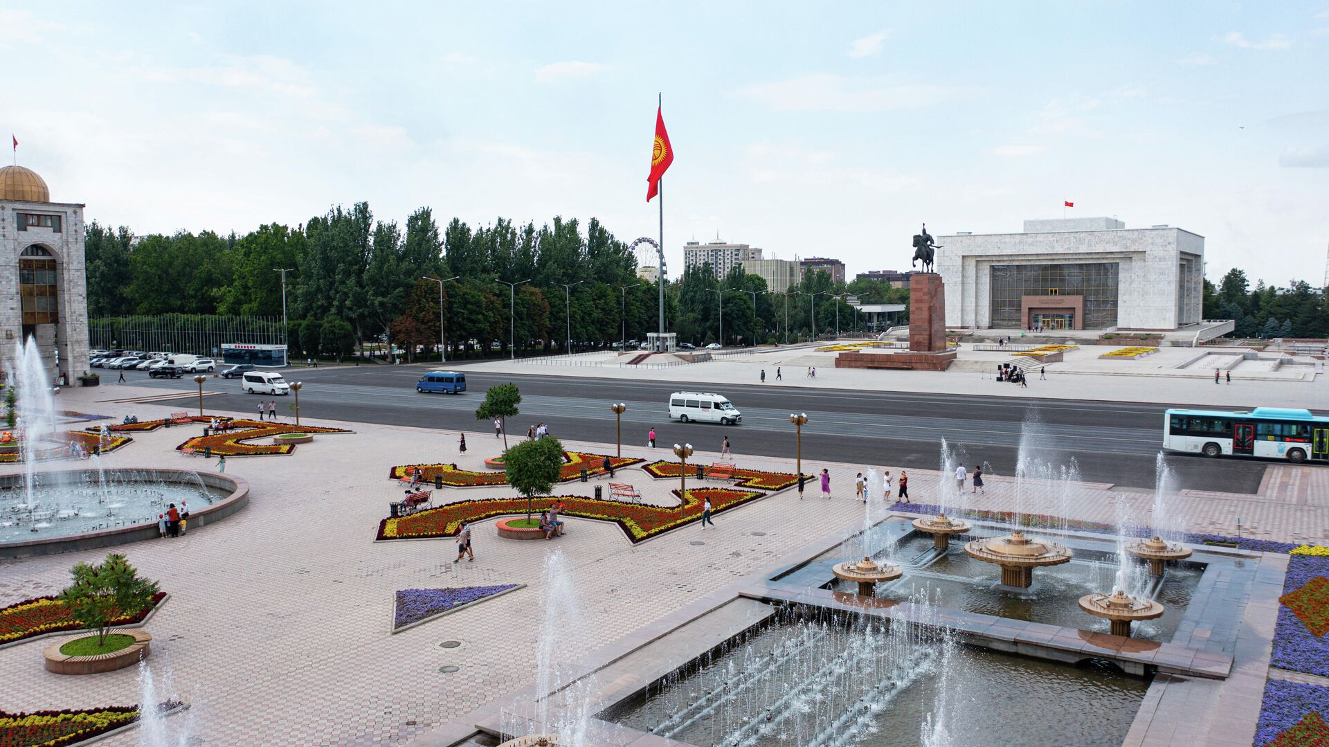 Фонтаны на площади Ала-Тоо в Бишкеке - Sputnik Кыргызстан, 1920, 27.06.2022