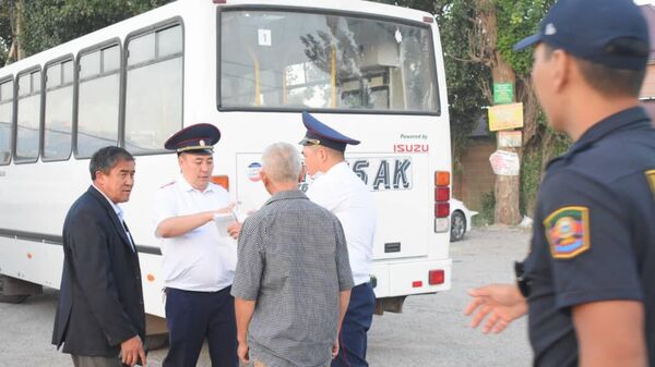 Рейд УПСМ среди водителей маршруток, автобусов и троллейбусов в Бишкеке - Sputnik Кыргызстан