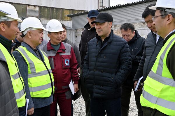 Президент Кыргызстана Садыр Жапаров пообещал, что в следующем году начнется ремонт дорог в Нарынской области - Sputnik Кыргызстан