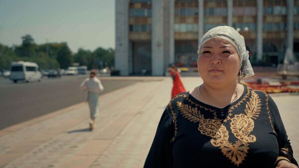 Реакция бишкекчан на прославившуюся пением Бегимай — видео - Sputnik Кыргызстан