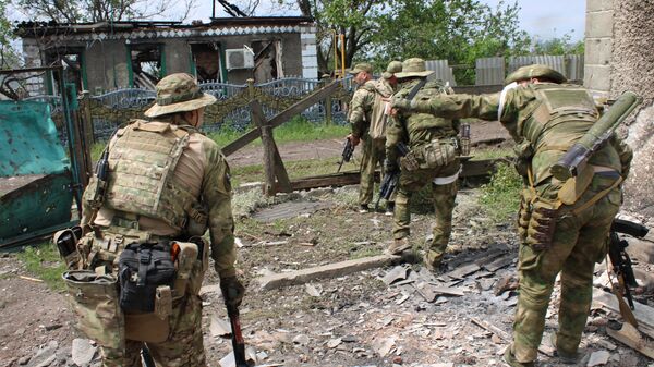 Бойцы чеченского спецназа на лисичанском направлении в ЛНР - Sputnik Кыргызстан