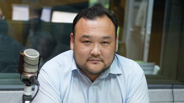 Заведующий отделом контроля Муниципальной инспекции по контролю за благоустройством и землепользованием мэрии Бишкека Айбек Абсаматов - Sputnik Кыргызстан