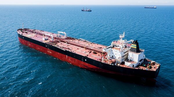 Нефтяной танкер в море. Архивное фото - Sputnik Кыргызстан