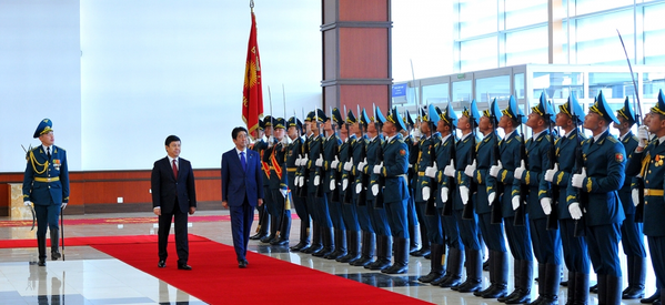 Японский премьер прибыл в Кыргызстан в рамках турне по странам Центральной Азии - Sputnik Кыргызстан