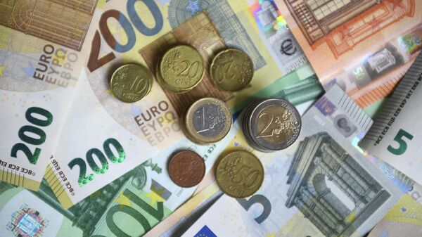 Купюры и монеты евро. Иллюстративное фото - Sputnik Кыргызстан