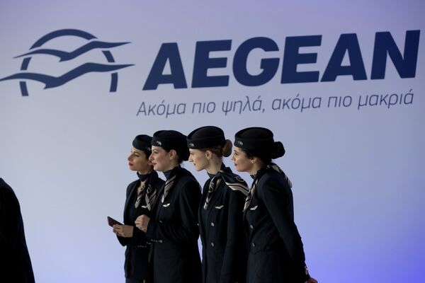 Aegean Airlines авиакомпаниясынын стюардессалары Афинадагы маалымат жыйындан кийин - Sputnik Кыргызстан