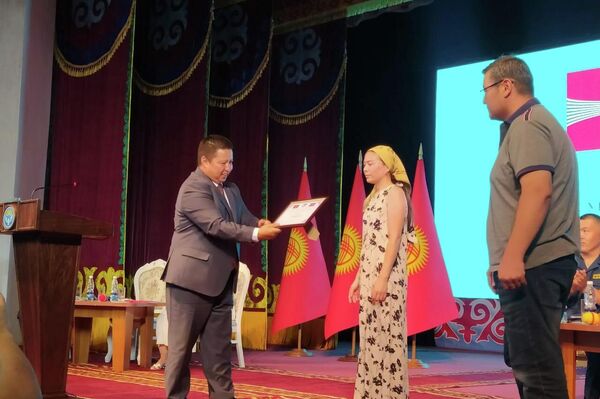 Житель Таласской области получил от властей региона 50 тысяч сомов за то, что женился на девушке-медике - Sputnik Кыргызстан