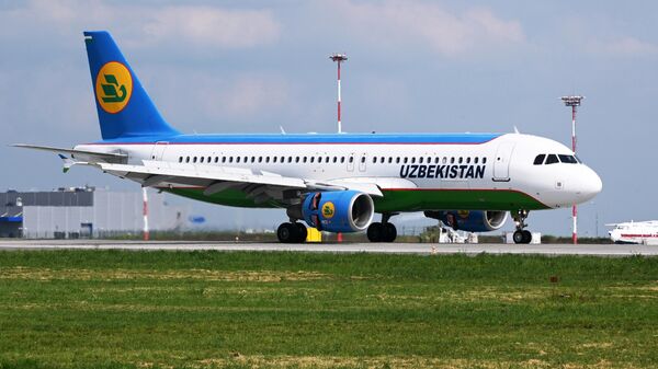 Uzbekistan Airways авиакомпаниясынын учагы. Архив - Sputnik Кыргызстан