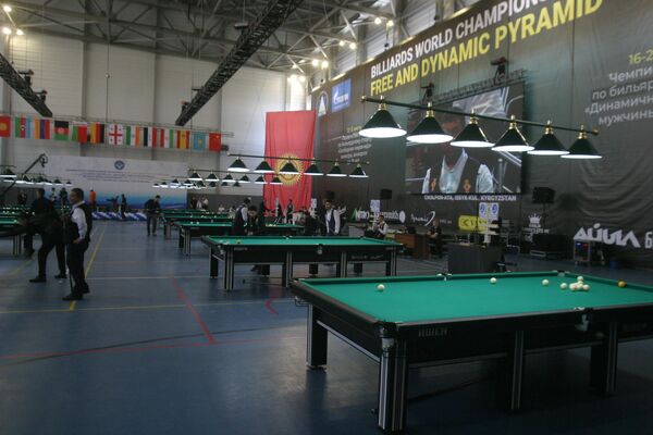 В Чолпон-Ате стартовал юбилейный, 20-й Чемпионат мира по бильярду (категория &quot;динамичная пирамида&quot;) - Sputnik Кыргызстан