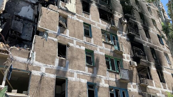 Люди в этом доме сгорели заживо! История девятиэтажки в Мариуполе - Sputnik Кыргызстан