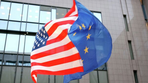 Флаги США и ЕС. Архивное фото - Sputnik Кыргызстан