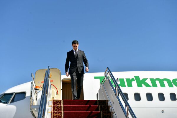 Президент Туркменистана Сердар Бердымухамедов прибыл в Иссык-Кульскую область - Sputnik Кыргызстан