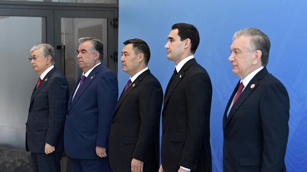 Президенты стран ЦА на консультативной встрече глав государств Центральной Азии в Чолпон-Ате - Sputnik Кыргызстан