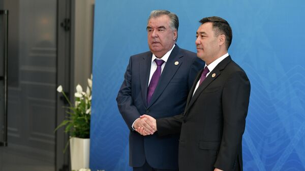 Президент Кыргызстана Садыр Жапаров и президент Таджикистана Эмомали Рахмон - Sputnik Кыргызстан