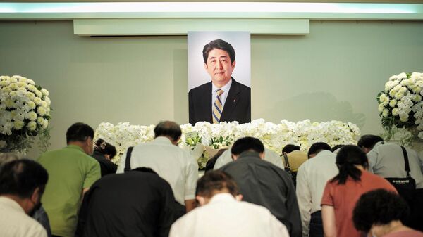 Япониянын мурдагы премьер-министри Синдзо Абэ менен коштошуу аземи - Sputnik Кыргызстан