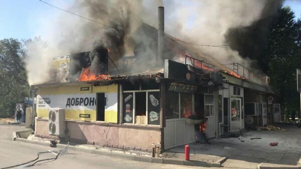 Крупный пожар в одном из микрорайонов Бишкека - Sputnik Кыргызстан