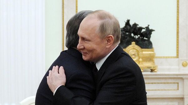 Президент РФ Владимир Путин во время встречи с президентом Узбекистана Шавкатом Мирзиёевым. Архивное фото - Sputnik Кыргызстан