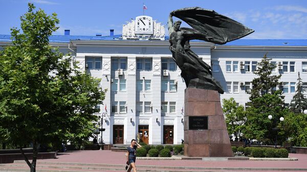 Памятник Борцам за свободу и здание Бердянского городского совета - Sputnik Кыргызстан