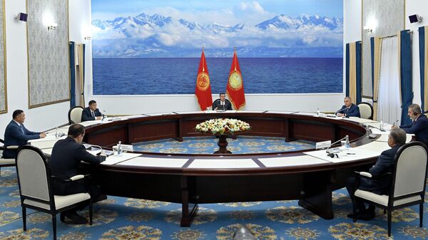 Президент Садыр Жапаров бүгүн, 26-июлда, Чолпон-Ата шаарында өтүп жаткан Түрк тилдүү мамлекеттердин атайын кызматтарынын 24-конференциясынын (ТҮРКОН) делегациясынын башчыларын кабыл алды - Sputnik Кыргызстан