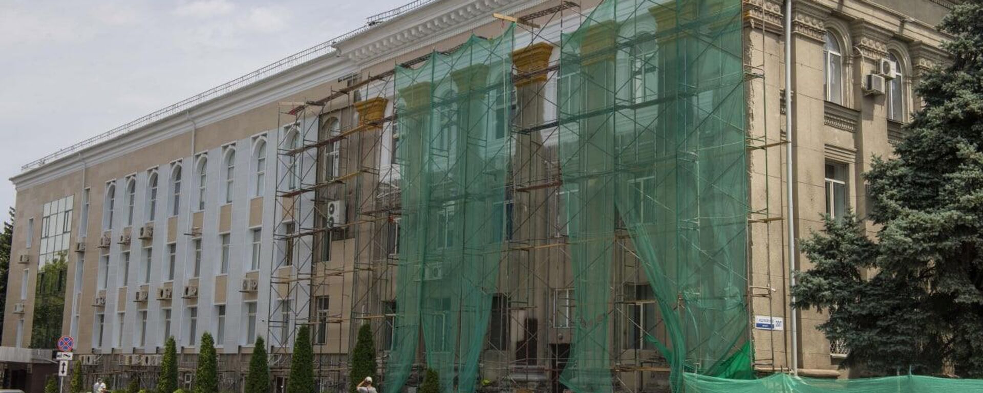 Обновление фасада Дома правительства в Бишкеке - Sputnik Кыргызстан, 1920, 28.07.2022