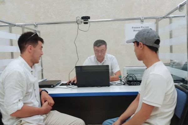 В Бишкеке заработал центр обслуживания населения по регистрации транспорта - Sputnik Кыргызстан