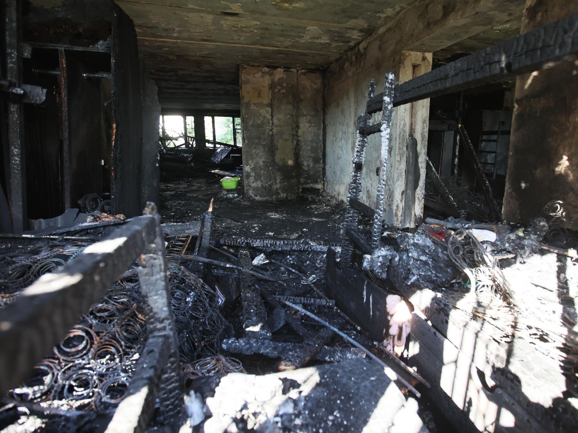Объект после пожара. Пожар в хостеле на Алма Атинской. Сгоревший дом.