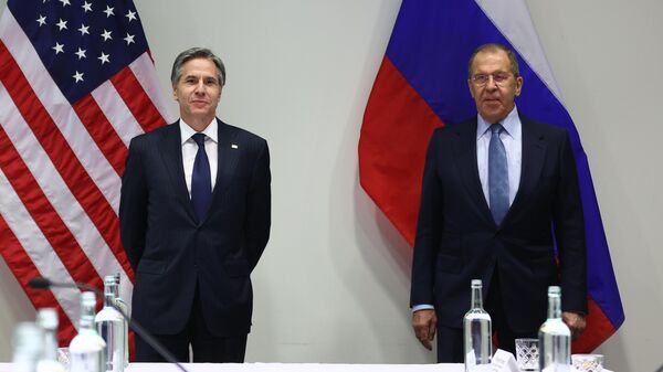 Министр иностранных дел РФ Сергей Лавров (справа) и государственный секретарь США Энтони Блинкен. Архивное фото - Sputnik Кыргызстан