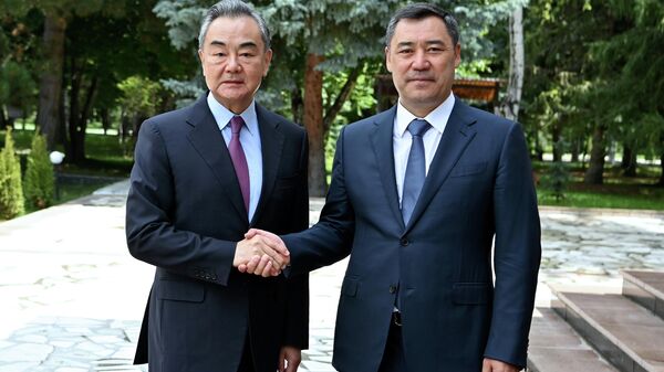 Встреча президента КР Садыра Жапарова с министром иностранных дел КНР Ван И - Sputnik Кыргызстан