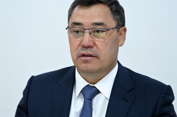 Президент Кытайдын ТИМ жетекчисинин эки өлкөнүн ортосундагы ар тараптуу стратегиялык өнөктөштүктү жана Кыргызстандын экономикасын өнүктүрүүгө багытталган ири долбоорлорду ишке ашырууга колдоосун жогору баалай турганын белгиледи - Sputnik Кыргызстан