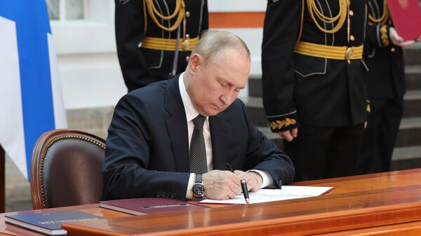 Президент РФ В. Путин подписал Указы об утверждении Морской доктрины РФ - Sputnik Кыргызстан