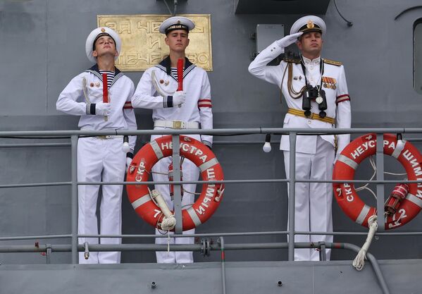 Моряки Балтийского флота на борту сторожевого корабля &quot;Неустрашимый&quot;  - Sputnik Кыргызстан